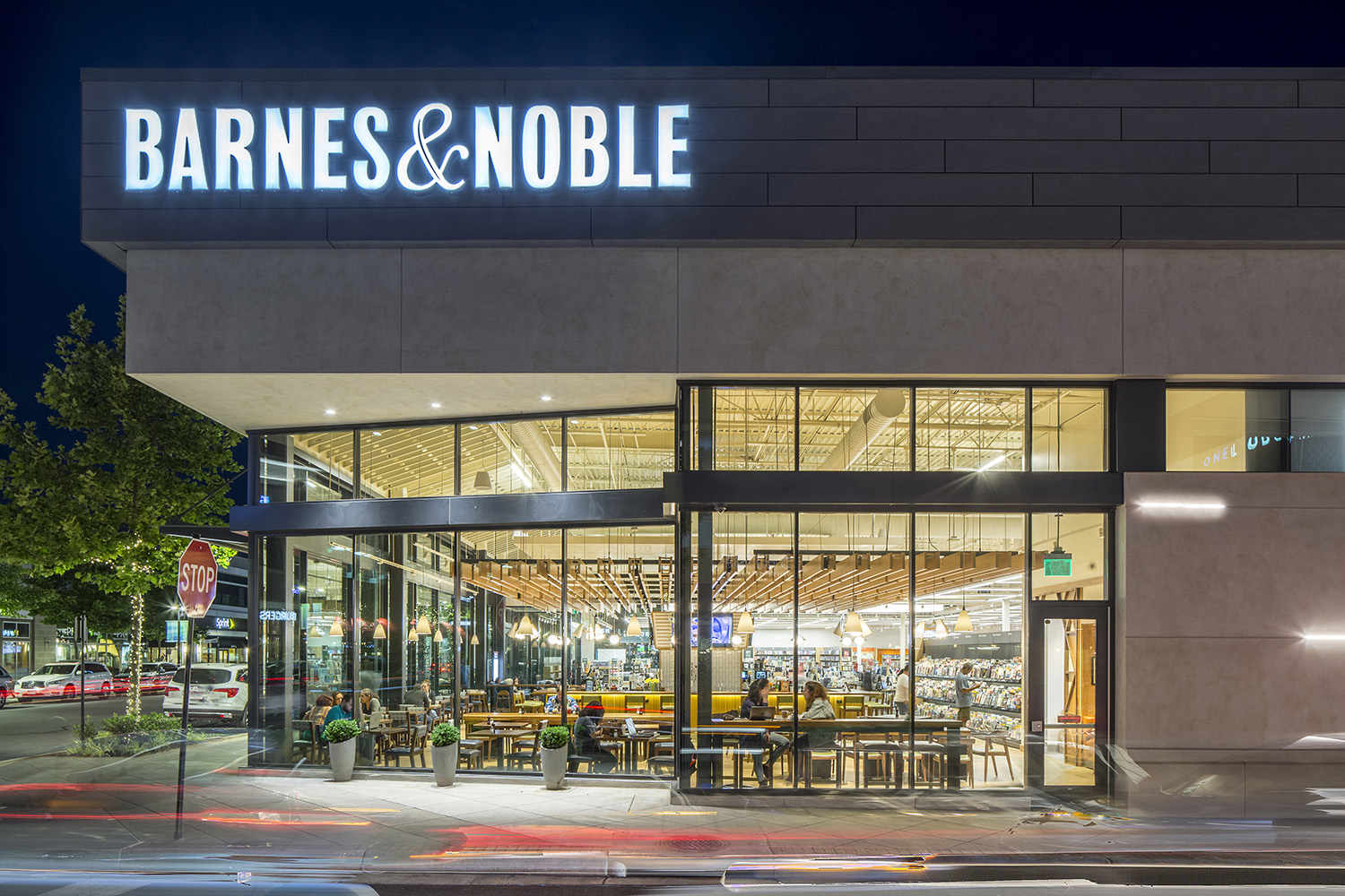 Barnes&Noble-0075Rt